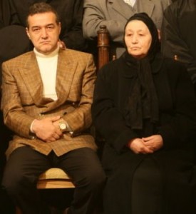 Gigi Becali si mama sa