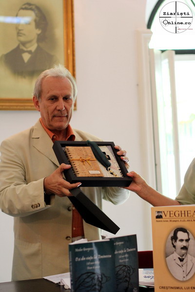 2 Presedintele UZP Doru Dinu Glavan la Premiile Eminescu Ziaristul la Muzeul Literaturii - 28 iunie 2013 - Ziaristi Online