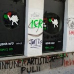 Articol extraordinar despre profanatorii ICR-UAP in Gardianul: "Protest porno la «Romania cu labii». Atelier 35, pictat cu o harta virila". Coms tari!