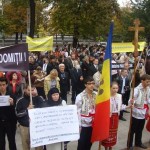 Fotografii de la mitingul pentru normalitate si anti-propaganda homosexuala anti-crestina de la Chisinau