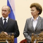 Putin a depus flori la statuia lui Stefan cel Mare si Sfant (cine are, sa-mi trimita poza). Voronin a vrut sa-l imbete. Zinaida a vorbit doar ruseste