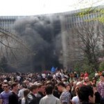 LIVE: "Revolutie" si la Chisinau – Demonstrantii au devastat sediile Presedintiei si Parlamentului. Acum sunt la Guvern!