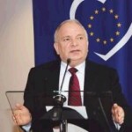 PAPAGALUL APD-PNL CRISTIAN PIRVULESCU a fost pus la punct de sefii PPE, Wilfried Martens si Joseph Daul, sustinatori ai lui Basescu