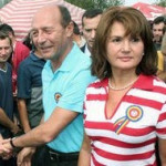 SCRISOAREA DESCHISA A DOAMNEI Maria Basescu. FACSIMIL. "Domnule Dinescu, sa va cereti scuze in fata copiilor mei! Domnule Geoana, oricate scuze v-ati cere, nicio mama nu va va putea ierta!"