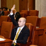 Iulian Urban atacat de ziua lui de Puterea lui Vintu. E drept ca si el e rau: Urban “are boală pe rusi si pe Gorbaciov”. La Multi Ani, senator roman!