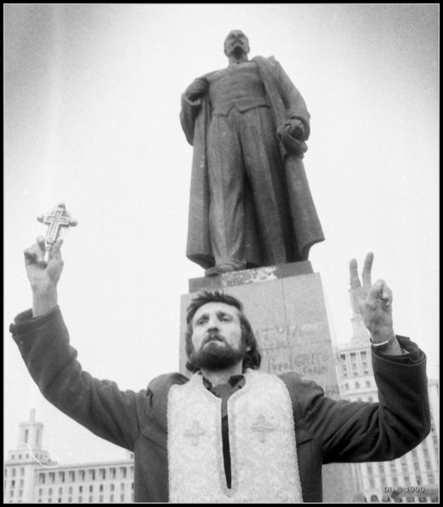 8 Lenin in Bucharest 3 martie 1990 Foto Dinu Lazar