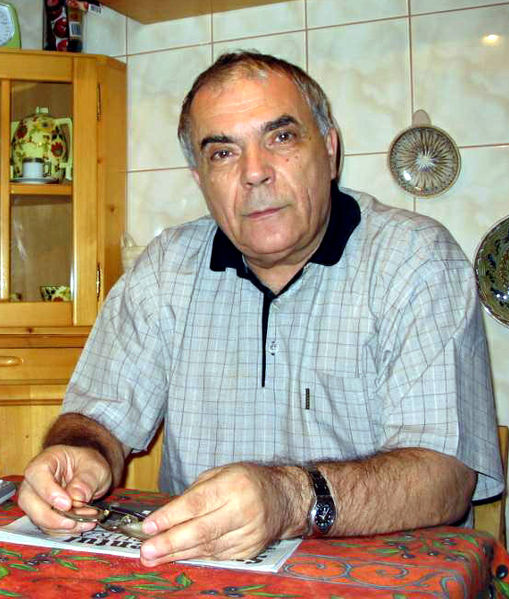 Intelectualul de bucatarie N. Manolescu, asteptandu-si pensia
