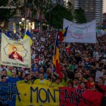 Nationalisti pentru Rosia Montana. Foto: Cezar Machidon in Piata Universitatii. UPDATE: Homosexualii lui Mircea Toma fac pe militienii “revolutiei”