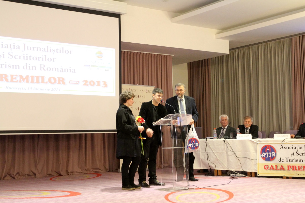 Premiile AJTR 2013 Basarabia-Bucovina.Info pentru Victor si Cristina Roncea - 15 Ianuarie 2014