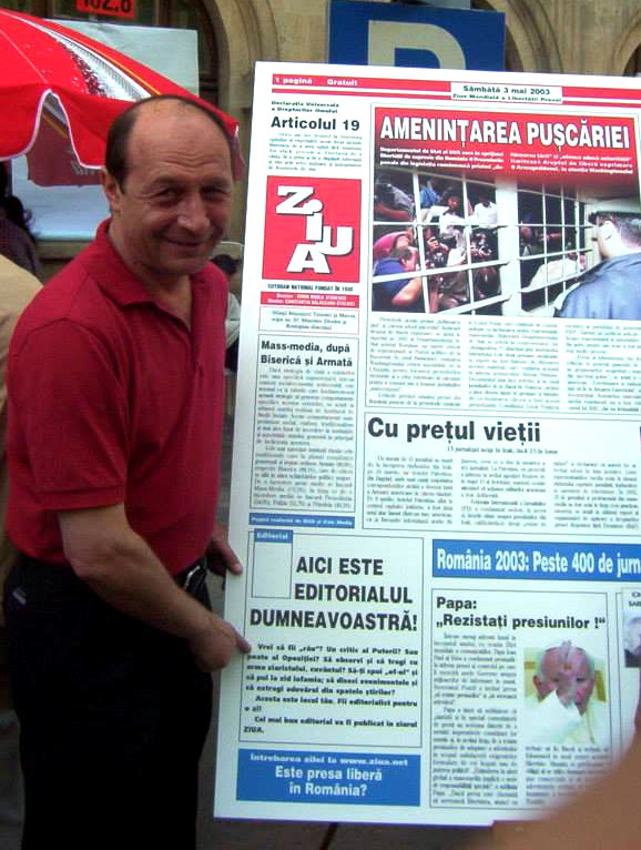 Traian Basescu la Ziua Libertatii Presei cu Ziarul ZIUA - Arhiva