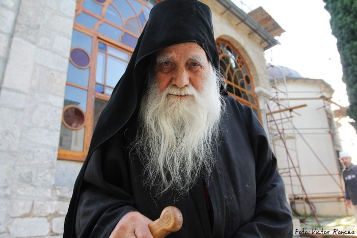 Parintele Iulian Lazar de la Manastirea - Schitul Prodromu - Sf Munte Athos - foto Victor Roncea - Familia Ortodoxa