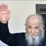 Un ostaş al lui Hristos s-a dus la Părintele Justin şi fraţii săi, Sfinţii închisorilor: Părintele Paulin Clapon, aviator şi veteran al primei unităţi de paraşutişti militari ai Armatei Române, cu 20 de ani de temniţă, pentru România. Veşnică pomenire!