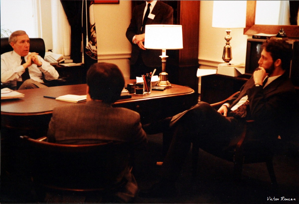 Marian Munteanu si congresman-ul republican Frank Wolf Washington Anii 90 1 Foto Victor Roncea